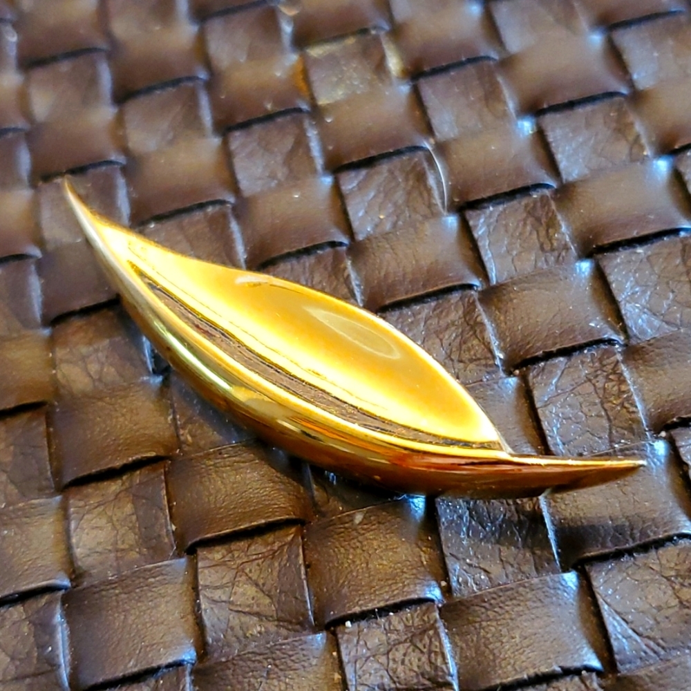VINTAGE MONET LEAF PIN